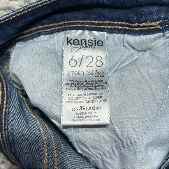 Kensie Jeans Womens 6 Effortless Ankle Mid Rise Dark Wash Stretch Classic Holes - Picture 3 of 5
